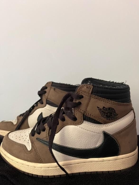 Jordan 1/ Travis Scott