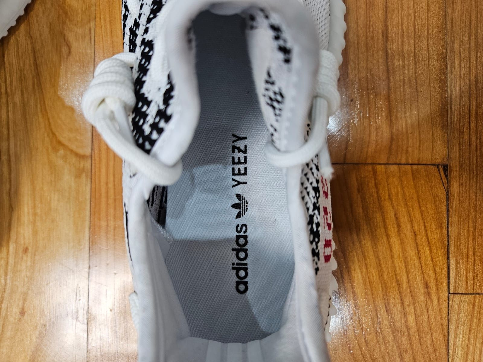 yezzy 350 zebra originali