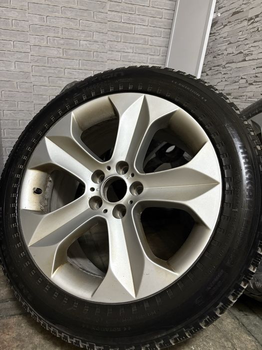 232 стиль X5 X6 R19 с зимней резиной Nokian Hakkapeliitta 255/50
