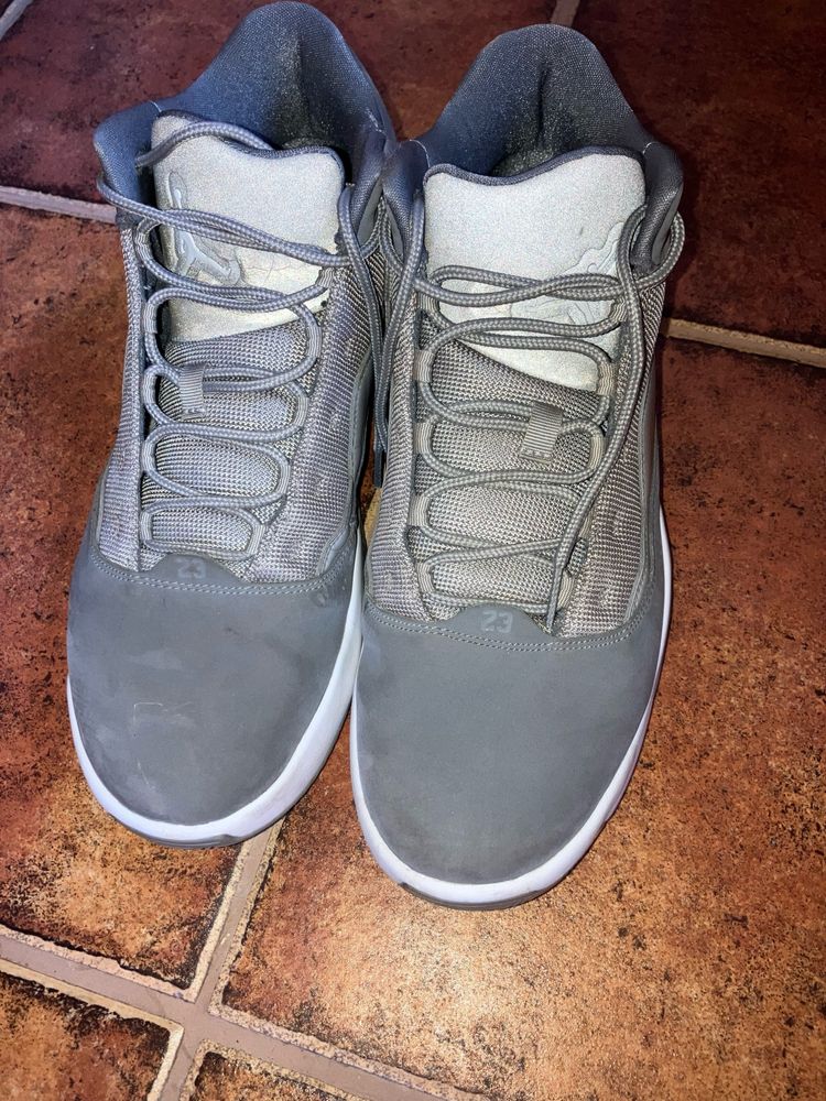 Jordan max aura 2 cool grey