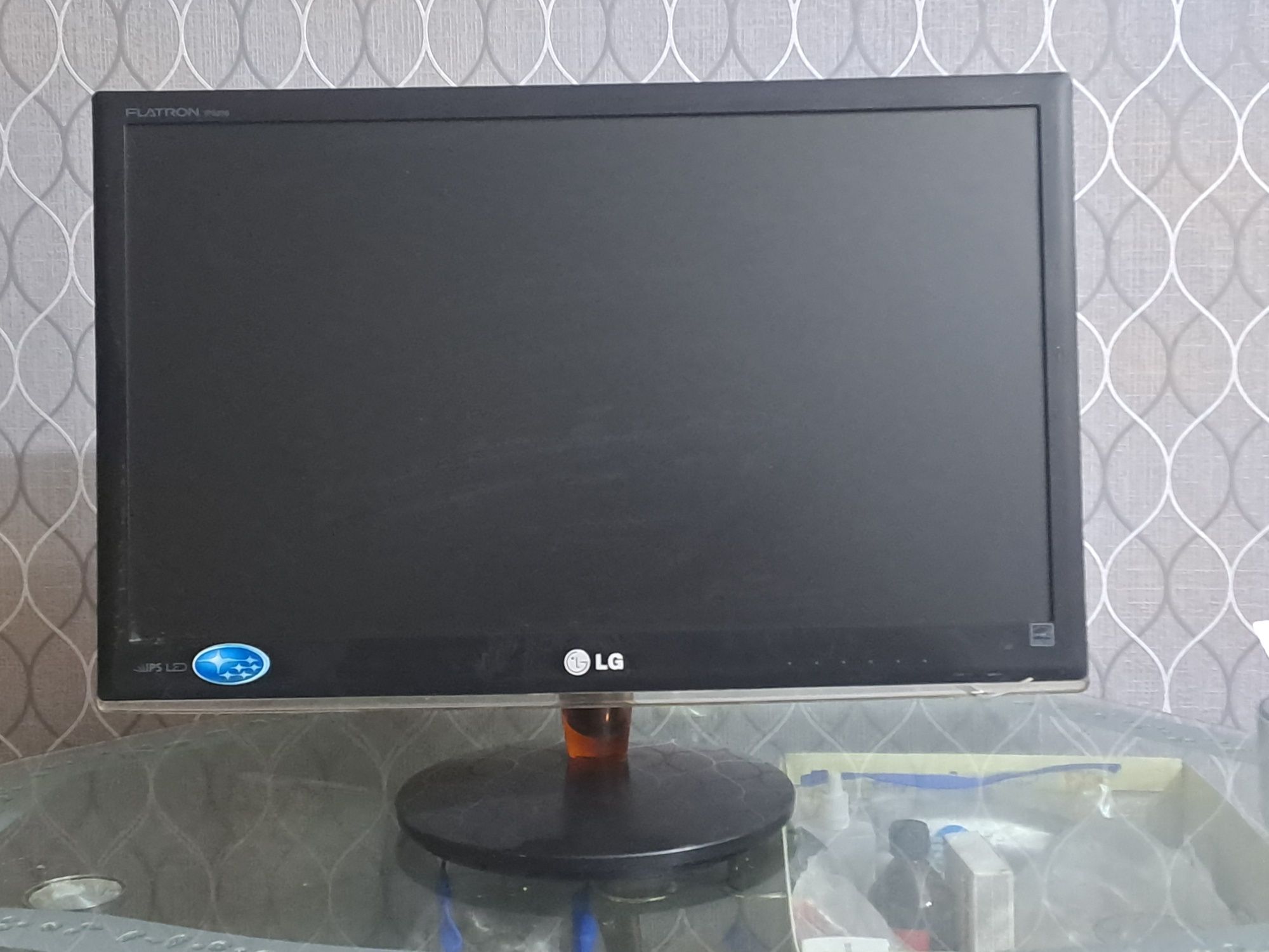 Монитор LG  б/у  в отличном состоянии