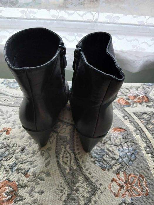 Дамски боти - 10 лв