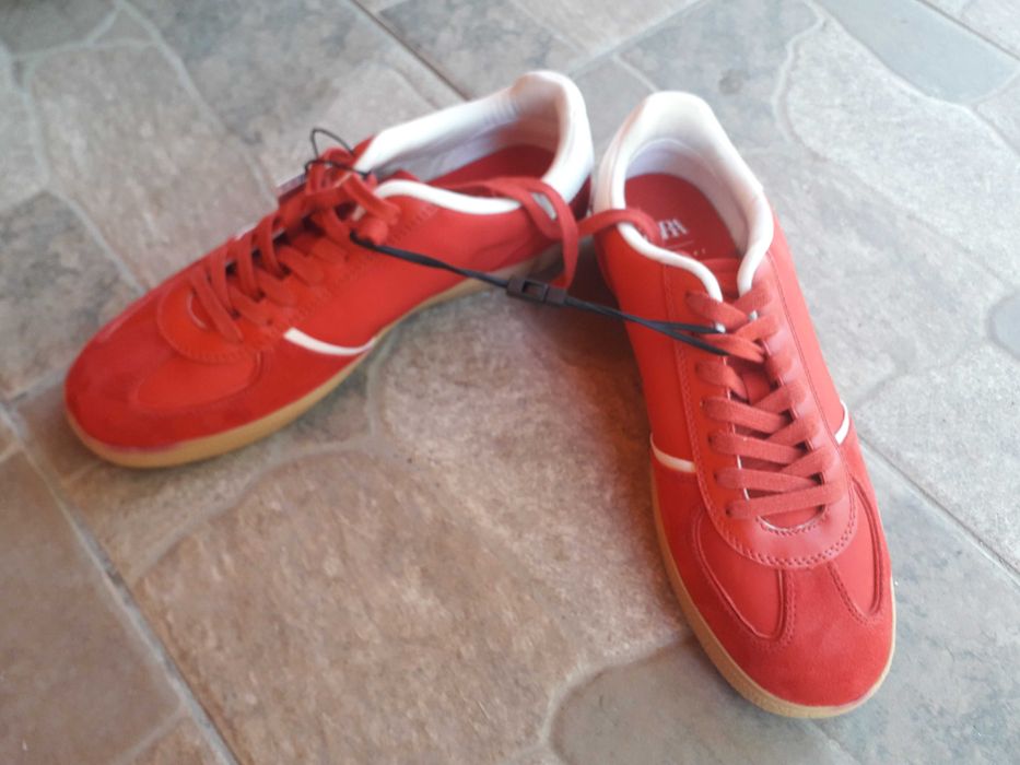 Vând Sneakers Zara