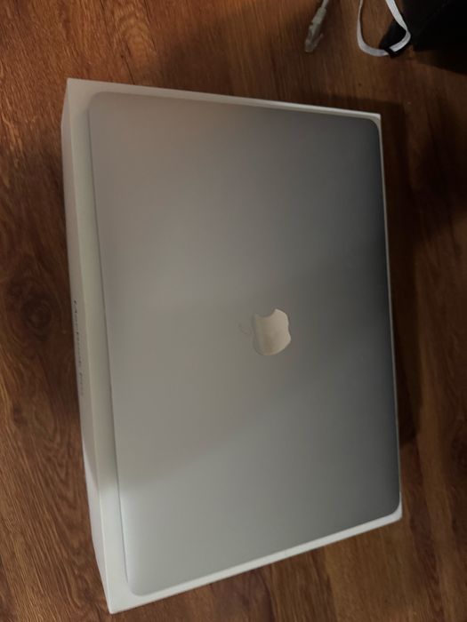 Vand Mackbook Pro 2017 ,impecabil ca si nou