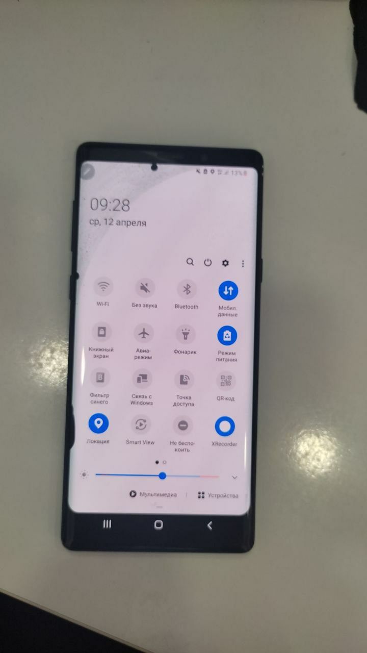 Samsung note 9 128 hamma joyi ishlidi ekranda dogi bor pabjida zver