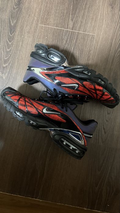 Skepta Tailwind Red