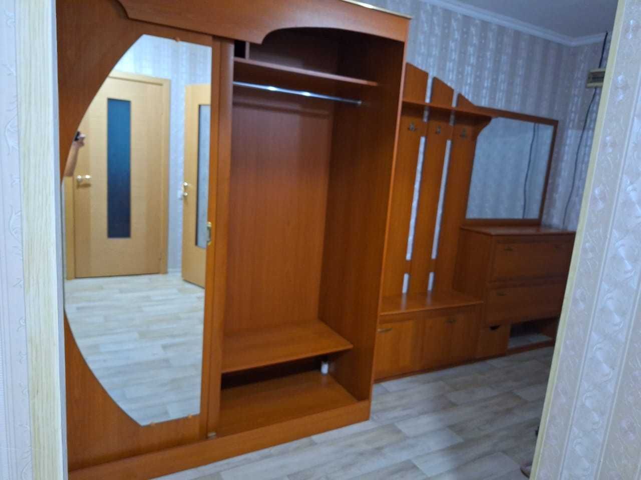 шкаф в прихожую комнату б/у