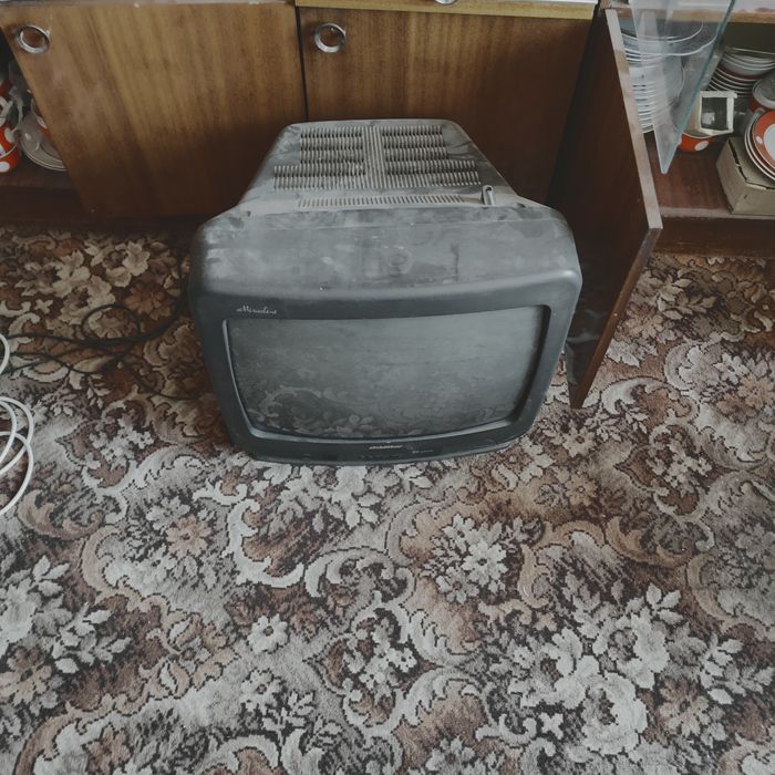 Отдам бесплатно , шкаф, холодильник, телевизор и т.д.