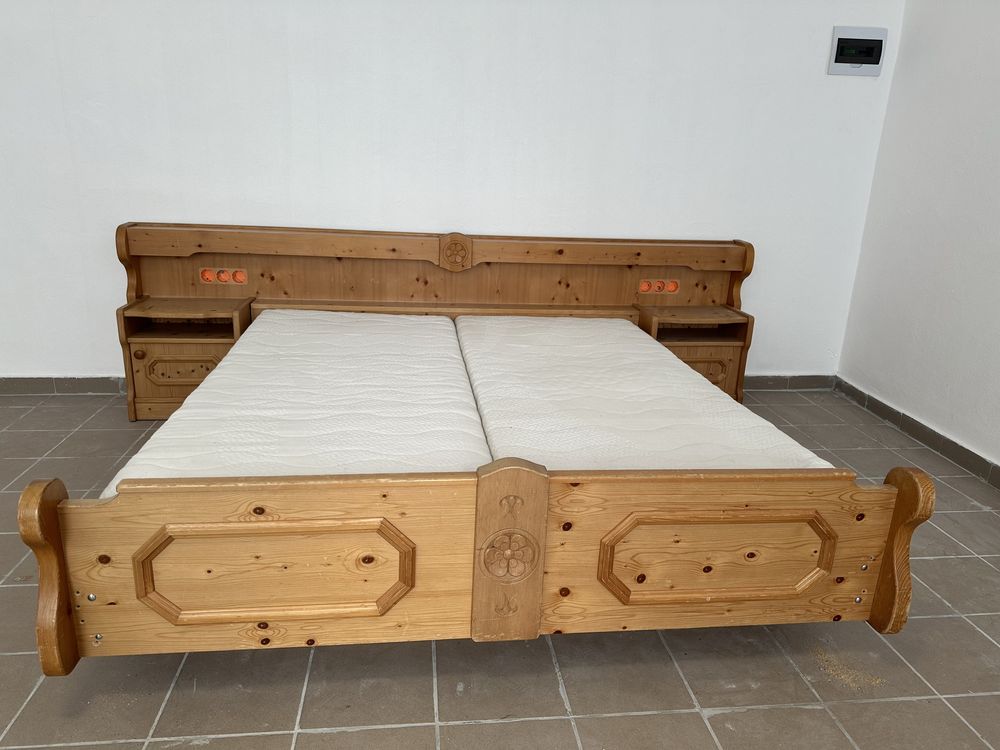 Dormitor matrimonial lemn masiv/ pal combinat , pat  , complect