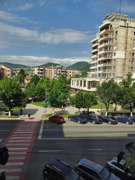 Apartament 3 camere,2 băi,etaj 2,zonă ultracentrala  Deva