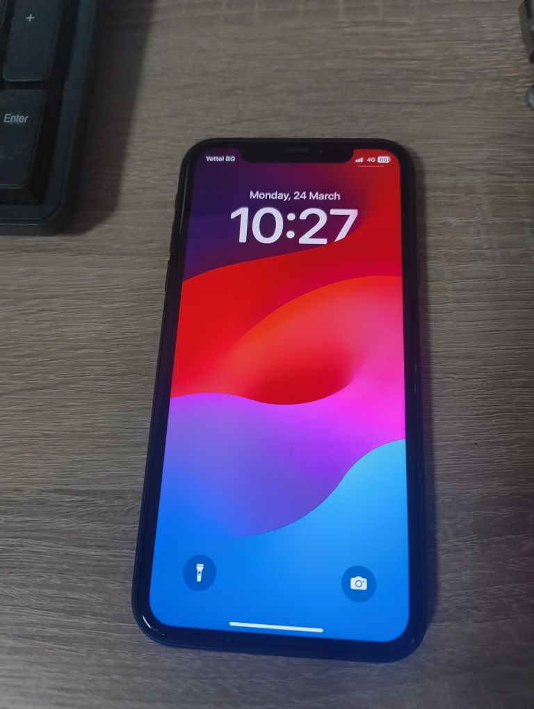 iPhone 11 64GB . Перфектно работещ!