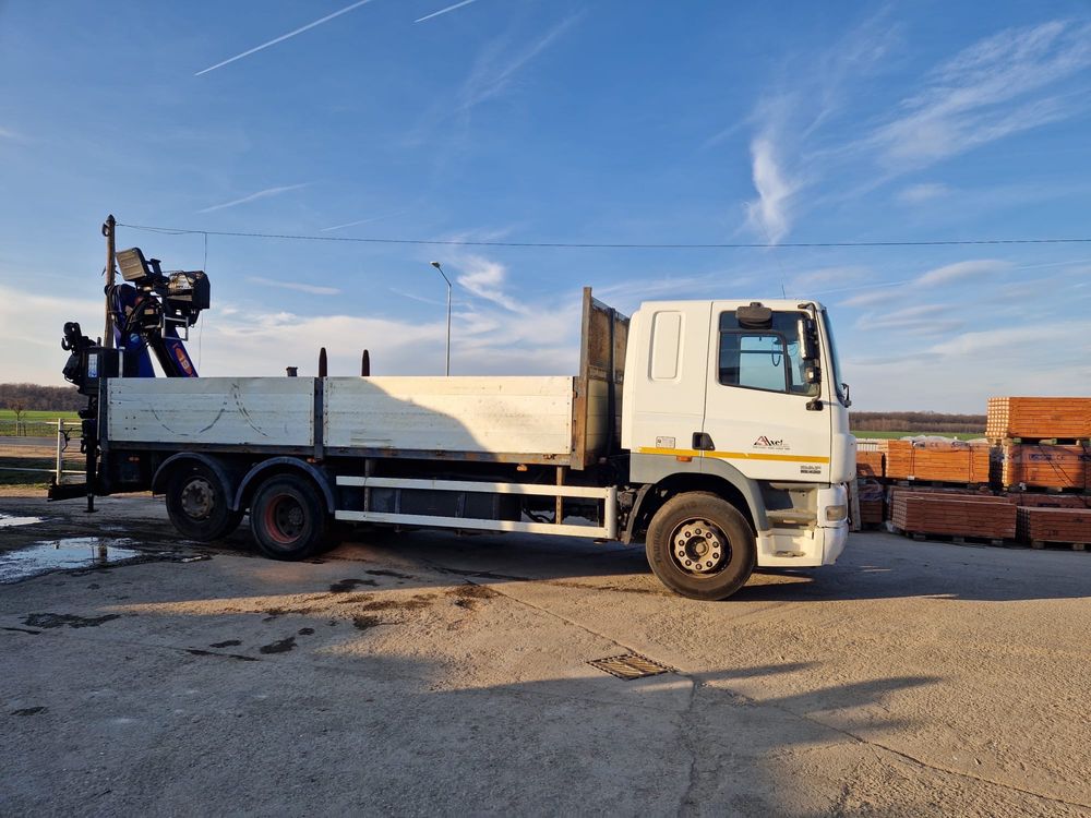 Camion DAF cu macara