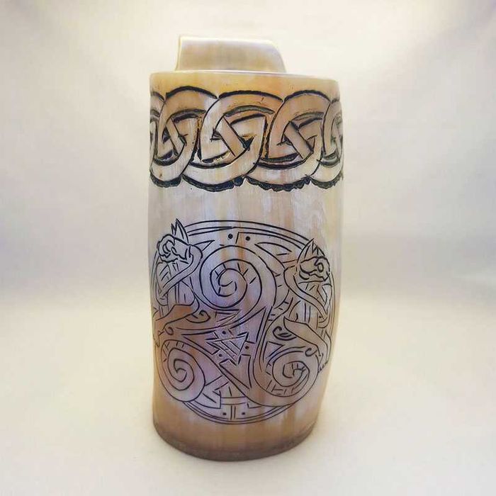 Чаши  от истински биволски рог и гравюри с викингски мотиви, тип халба