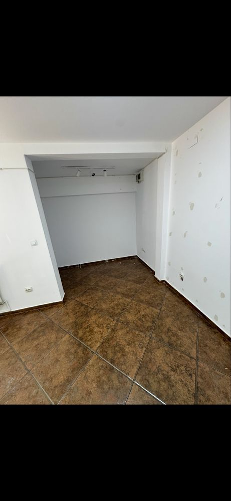 Inchiriez spatiu comercial ultracentral - lângă BCR