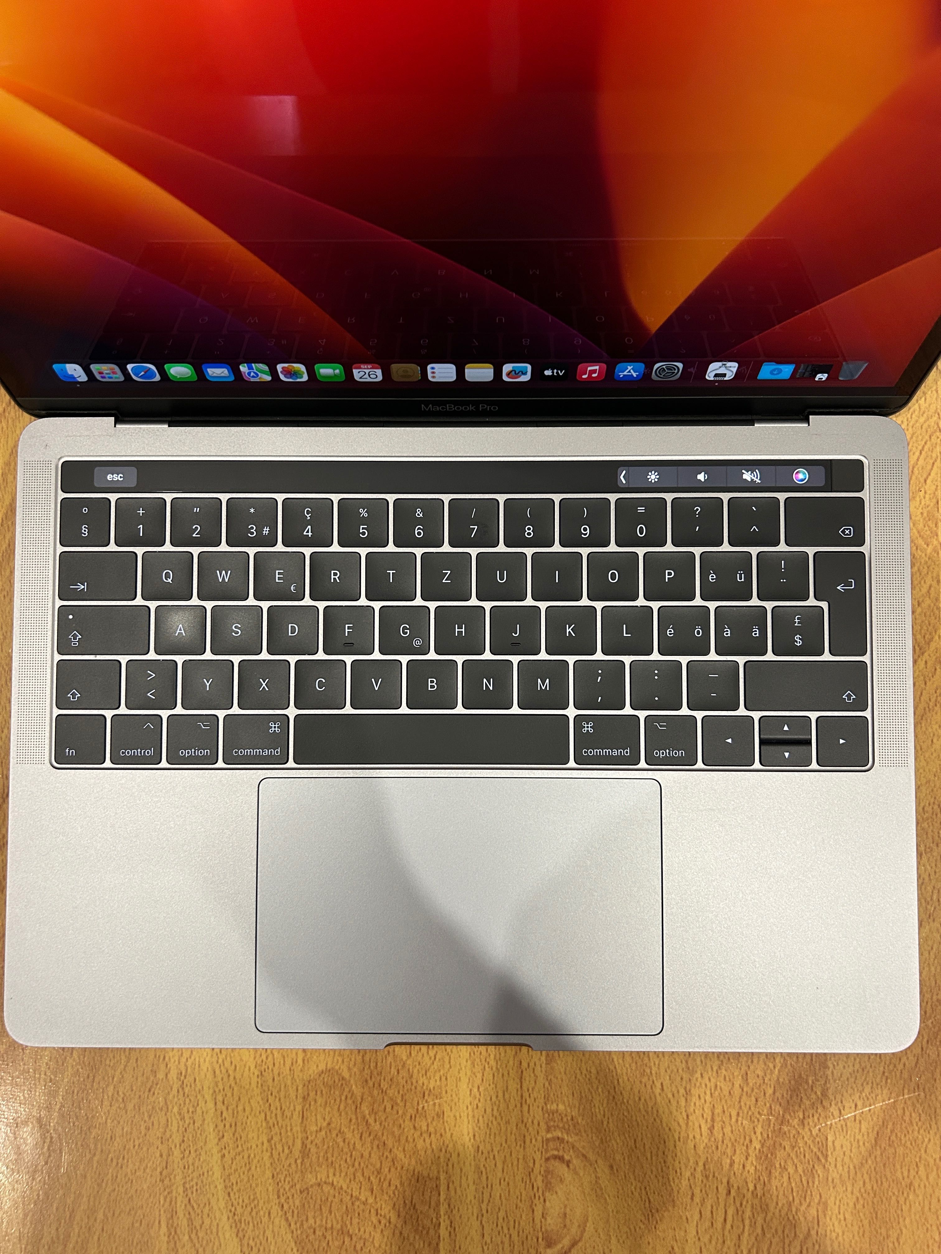 Като нов! Лаптоп MacBook PRO i5/8/256/ A1706 - mid 2017 Touchbar