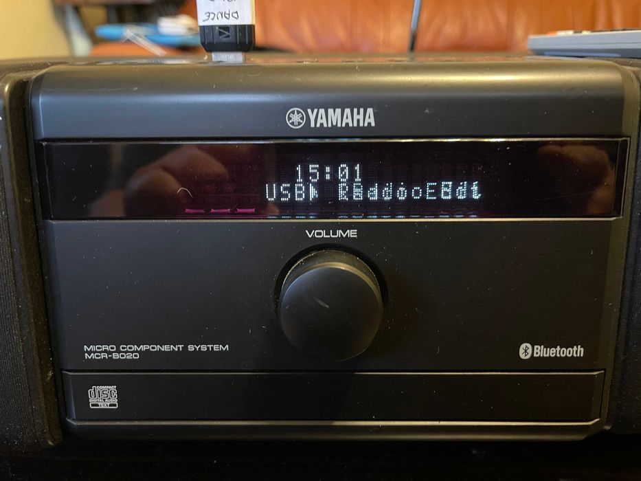 YAMAHA MCR-B020 micro система CD колони дистанционно MP3 USB Bluetooth