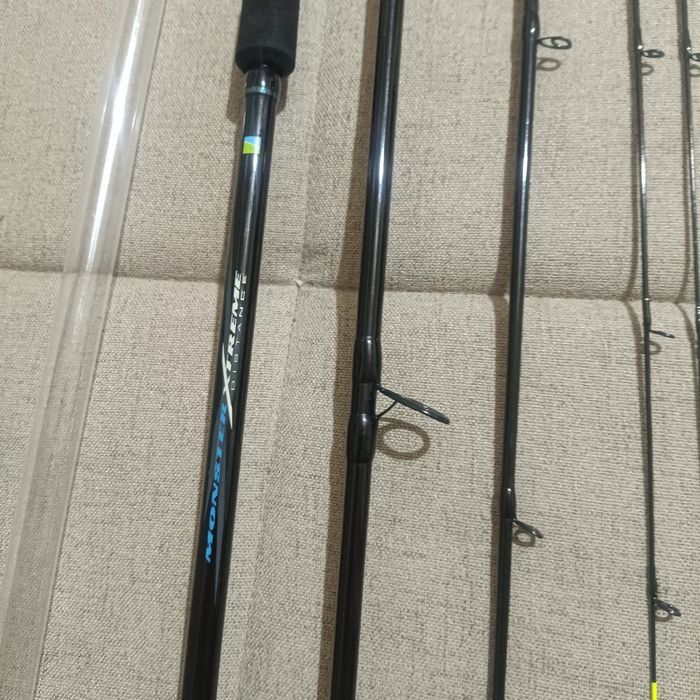 Vând feeder preston monster 4m