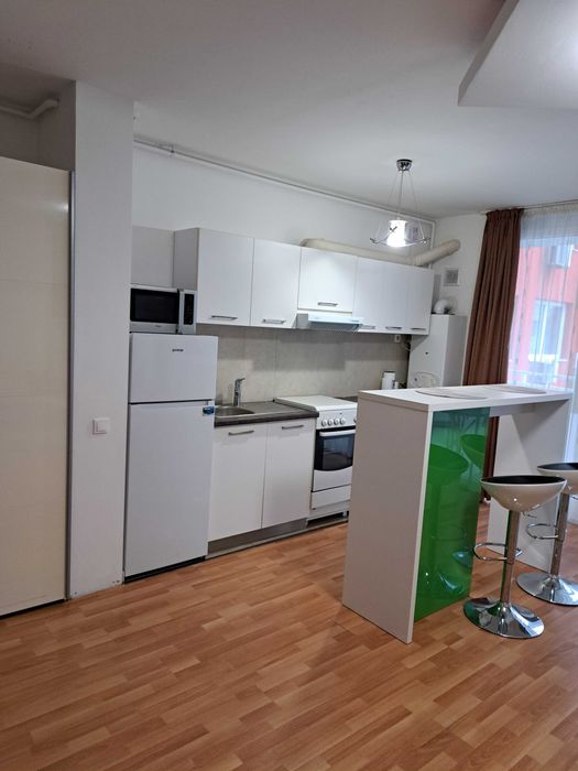 Inchiriez apartament
