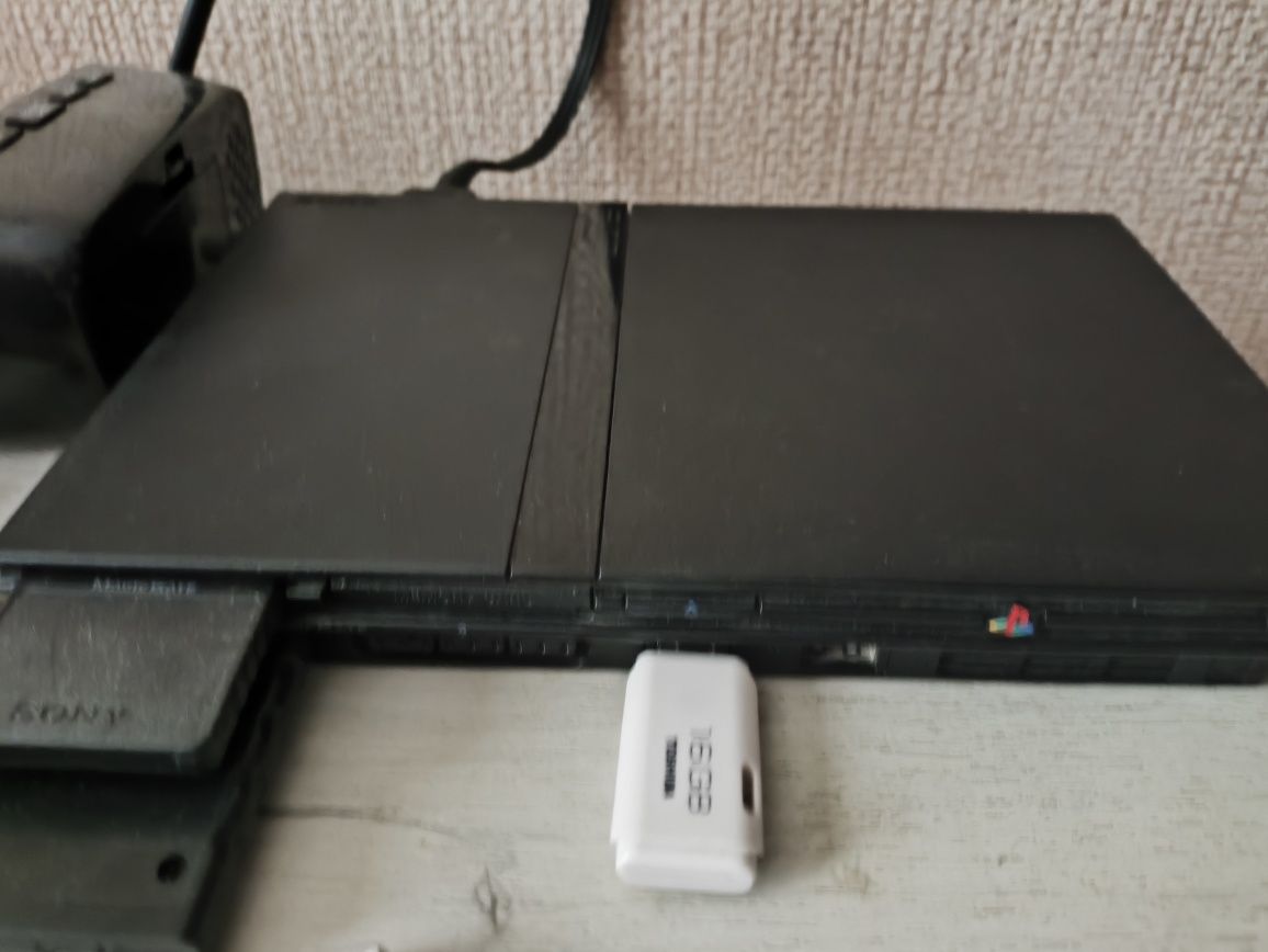 Продам PlayStation 2 slim