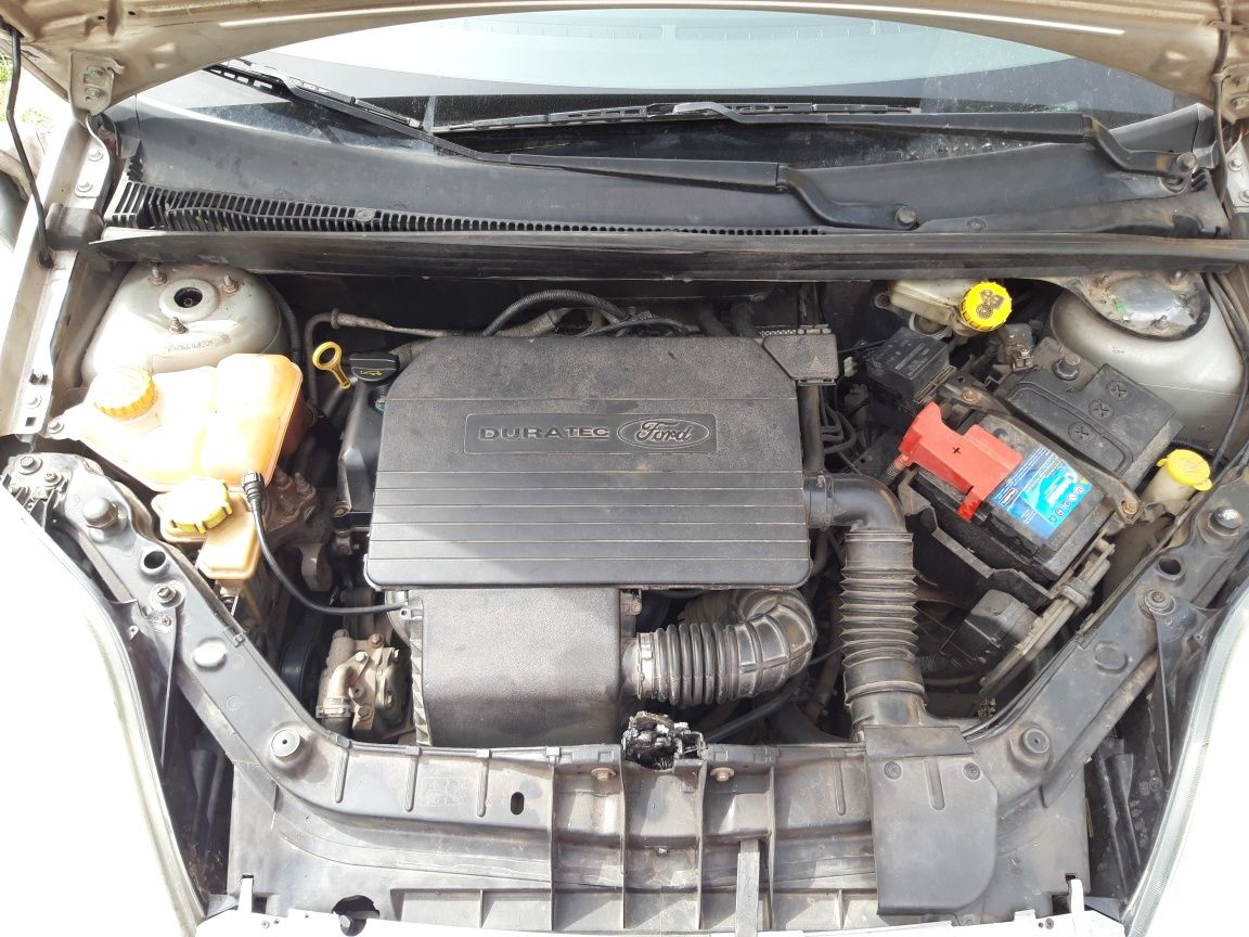 Vand ford fiesta 1.3 2004 benzina