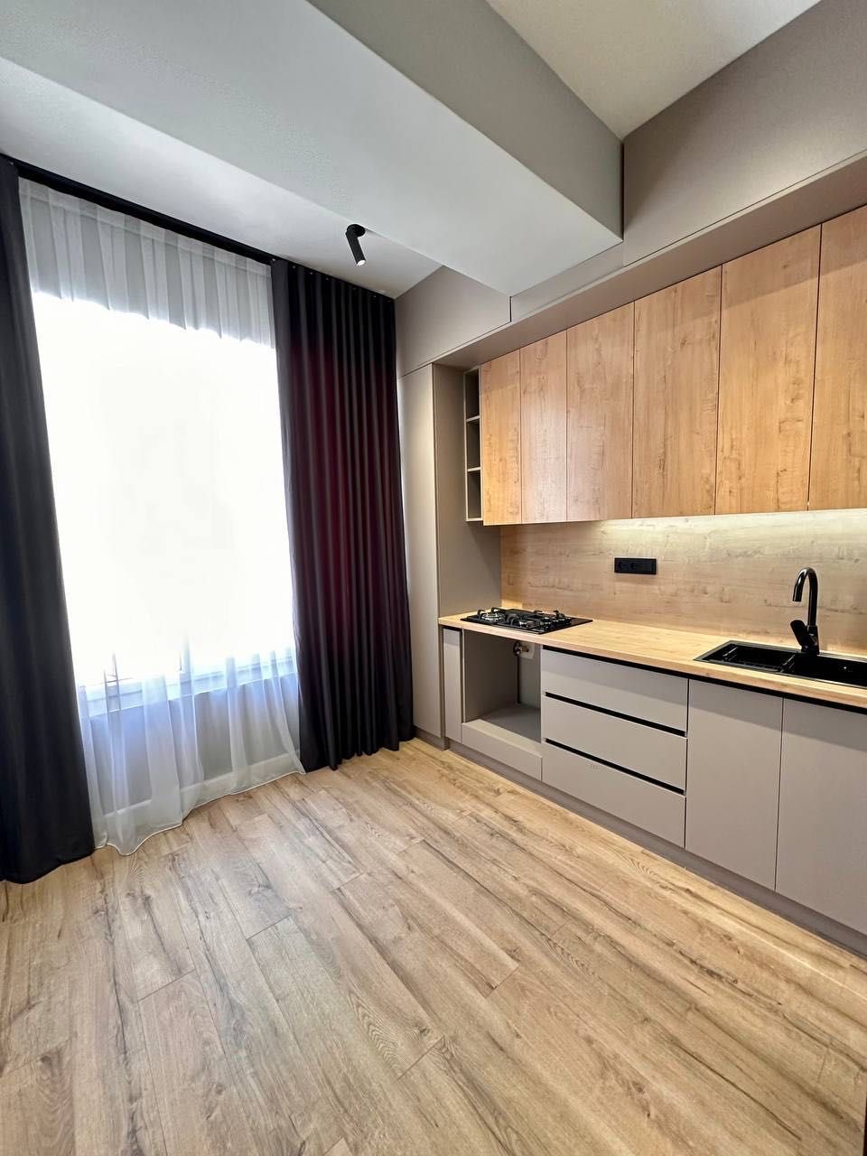 Poytaxt Residence Продается 2 комнатная квартира ремонт ул.Махтумкули