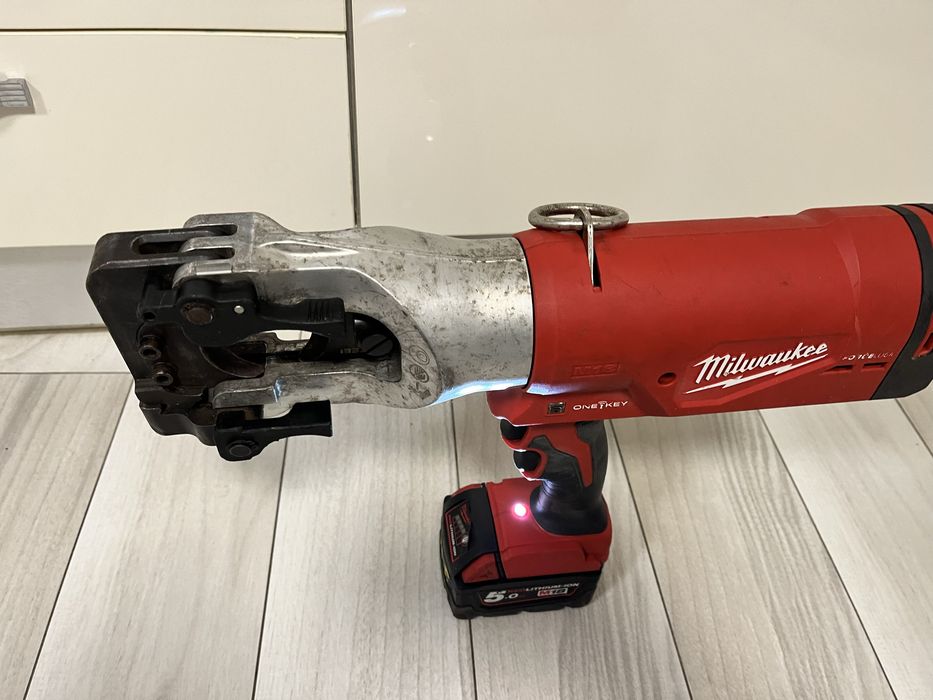 Milwaukee foarfeca taiat cablu cu bateria de 5 amp nu hilti dewalt