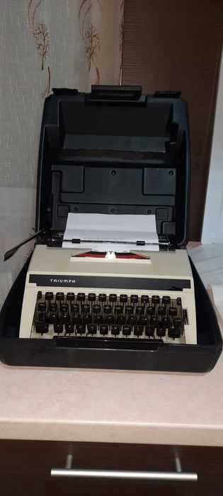 Mașină de scris Triumph