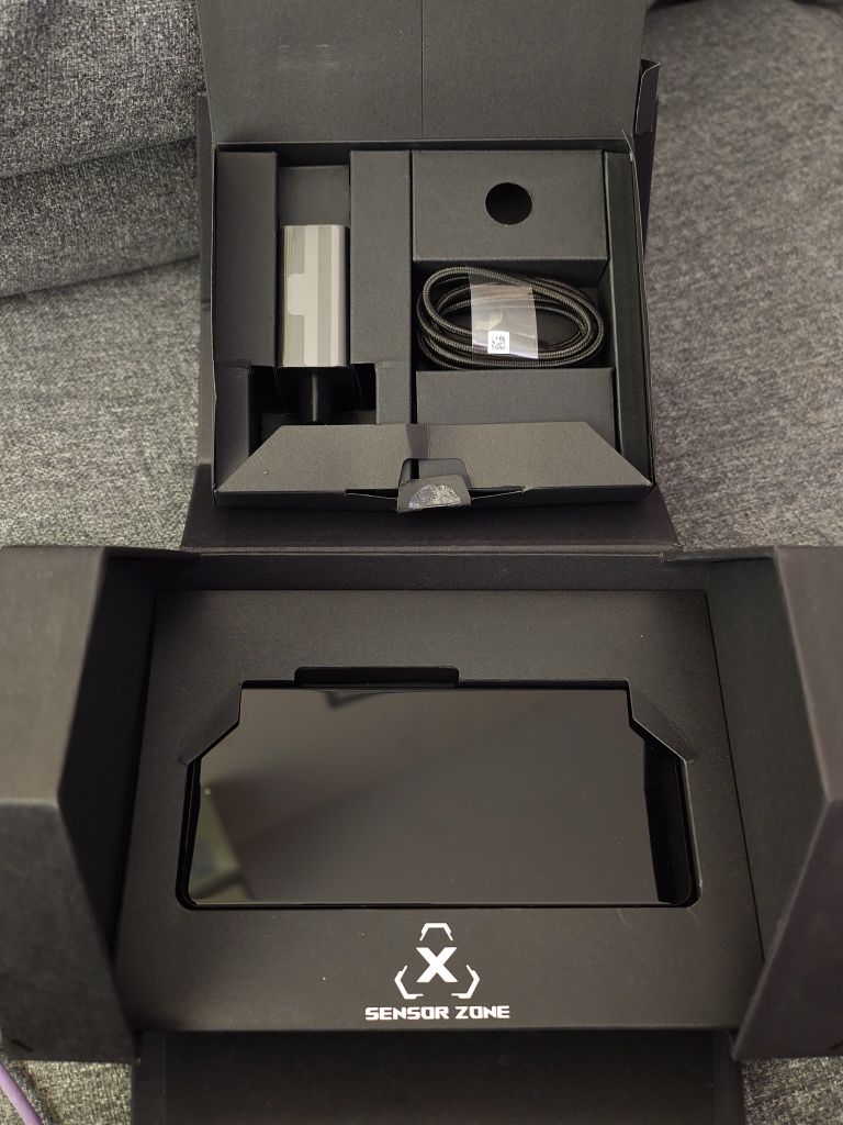 Продавам Asus ROG Phone 8 Pro