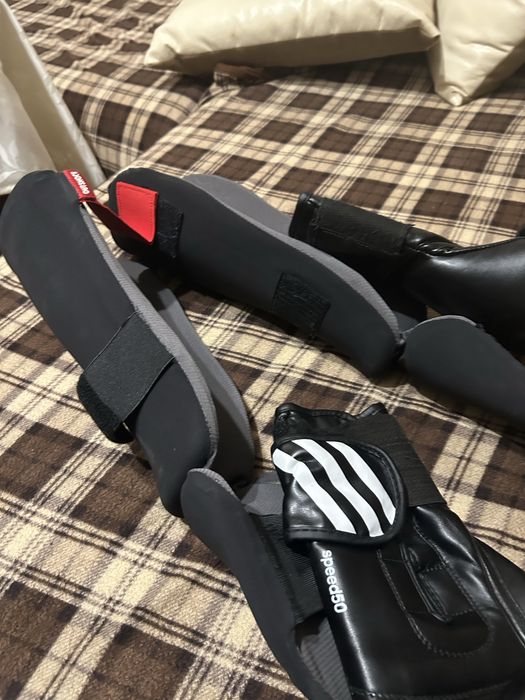 Ръкавици и кори за кикбокс