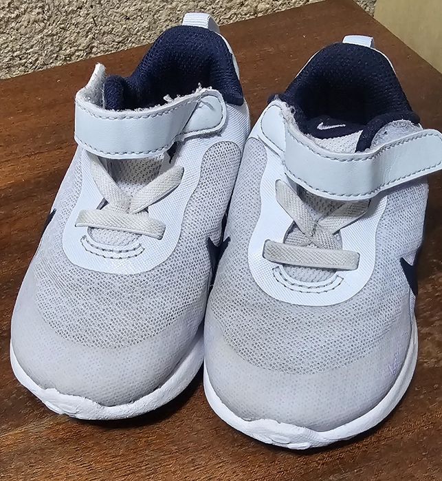 Nike - Обувки за бягане Revolution 7 с велкро, Светло сив/Тъмносин