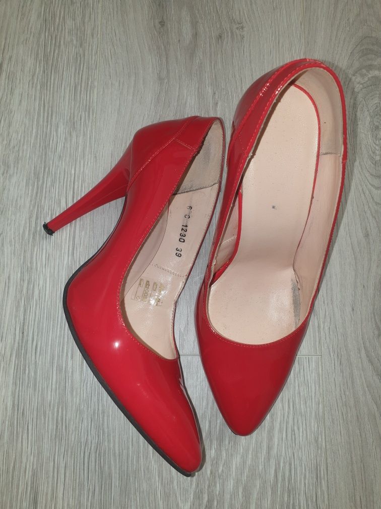 Pantofi stiletto