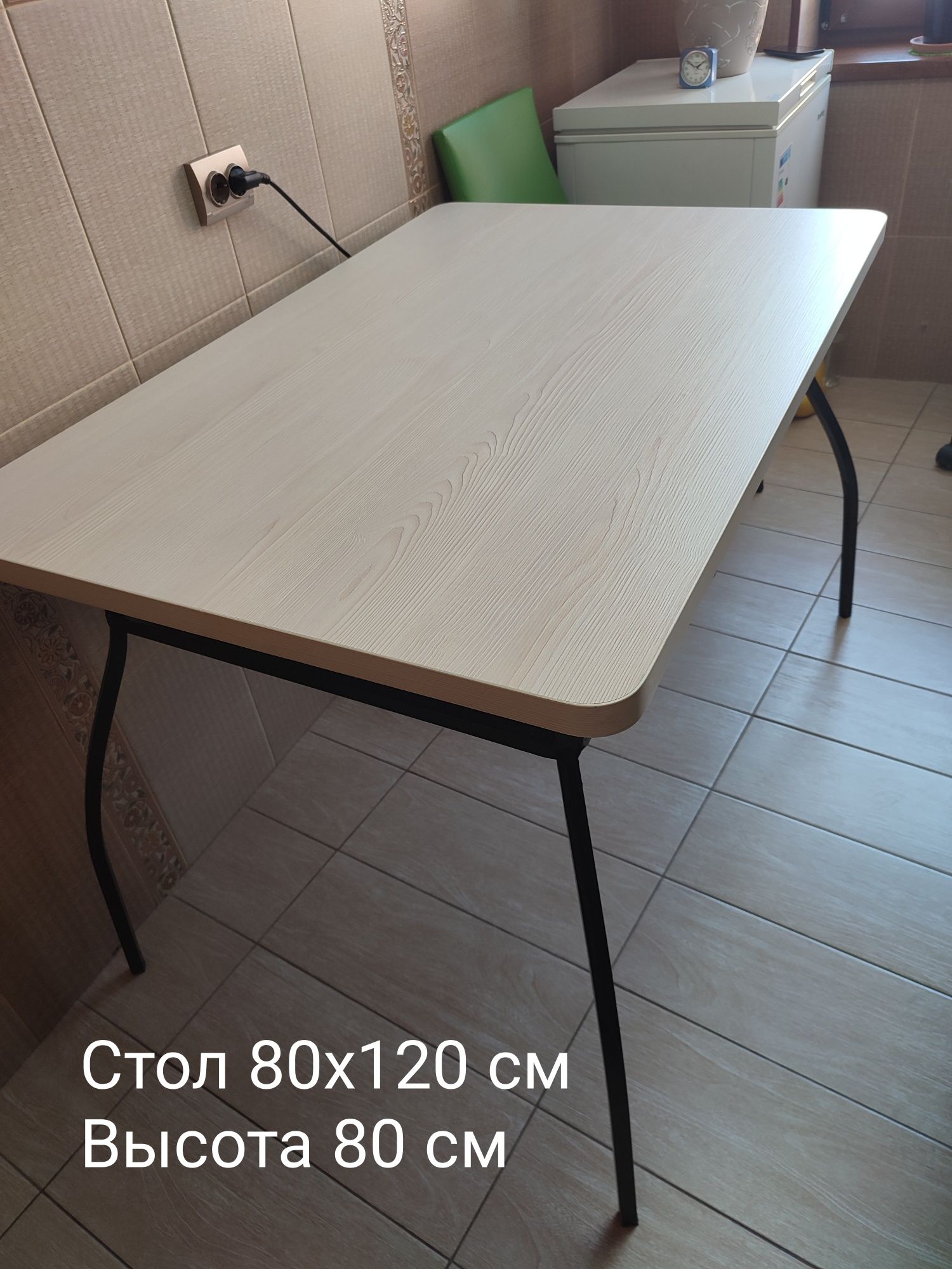 Продается кухонный стол.