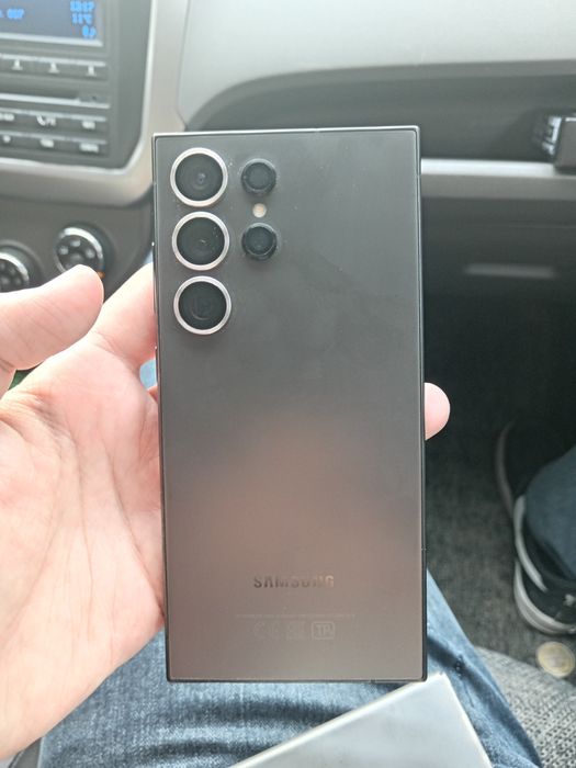 Продаётся телефон Samsung S24 Ultra 256  гб