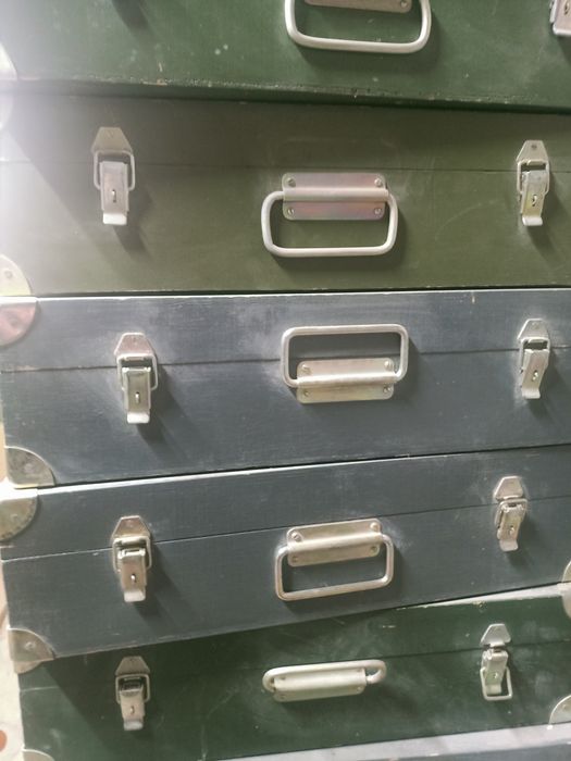 Продам чемоданы для всяких мелочей или для инструментов, для хозяйства