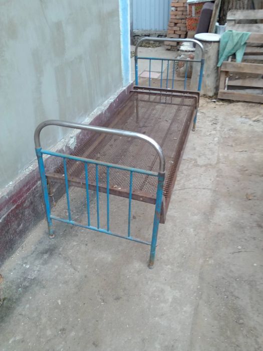 Продам  железный кроватьи