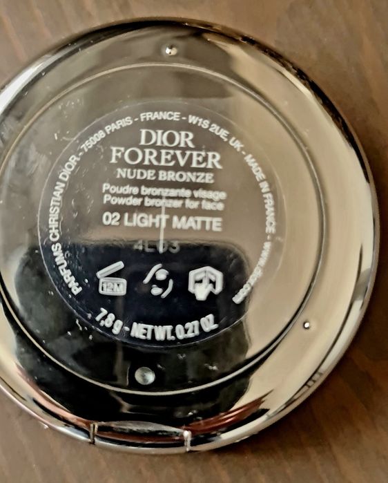 Продавам пудра на Dior- Forever Nude Bronze 02. Light Matte