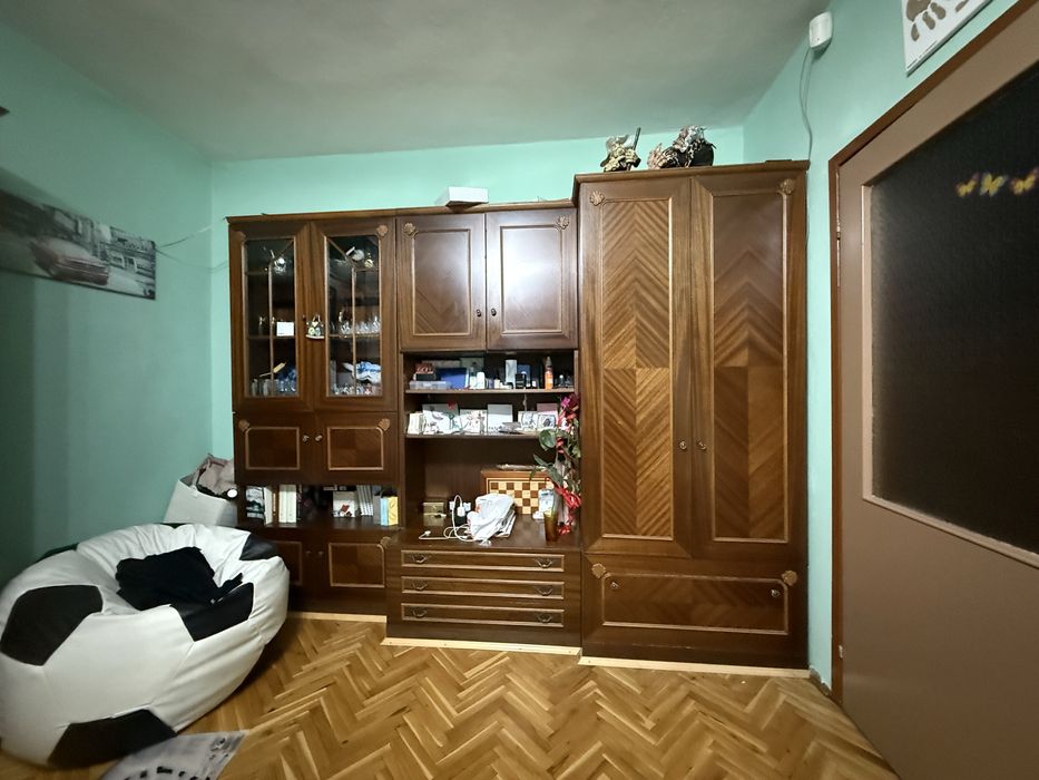 Подарявам секция за хол