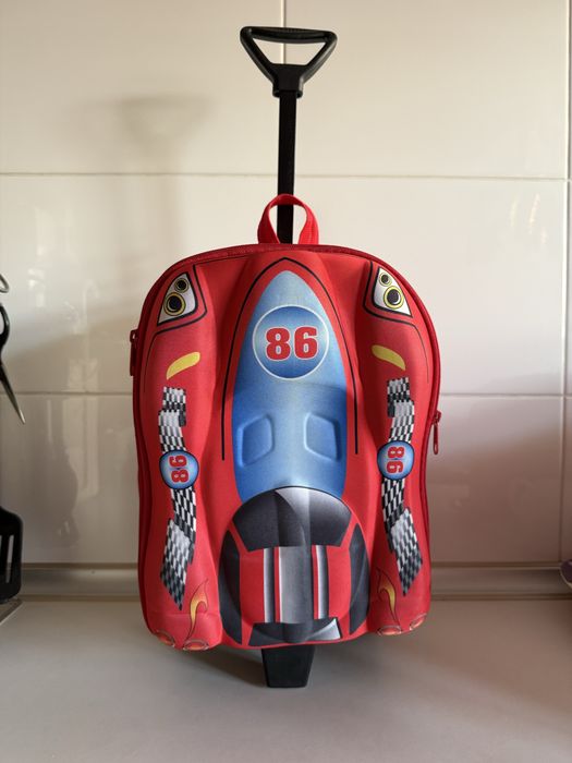 Чемодан детский на колёсиках