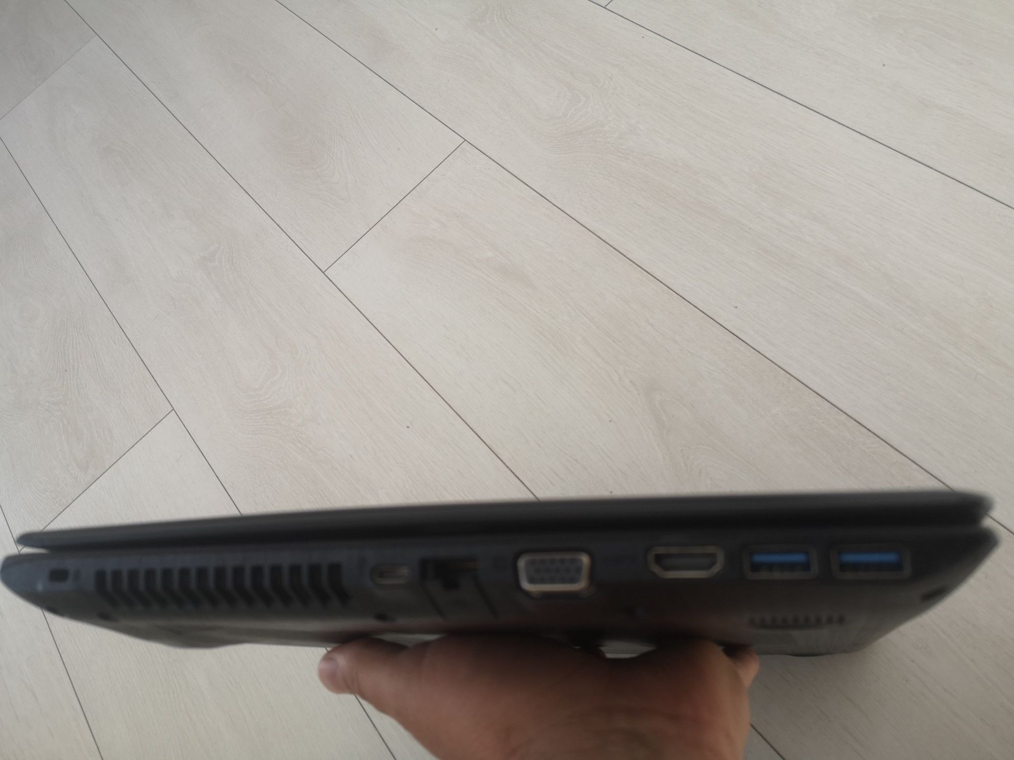 Laptop Acer Aspire E5-575G