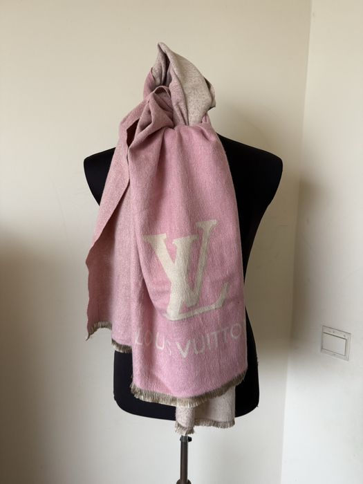 Fular Louis Vuitton , impecabil
