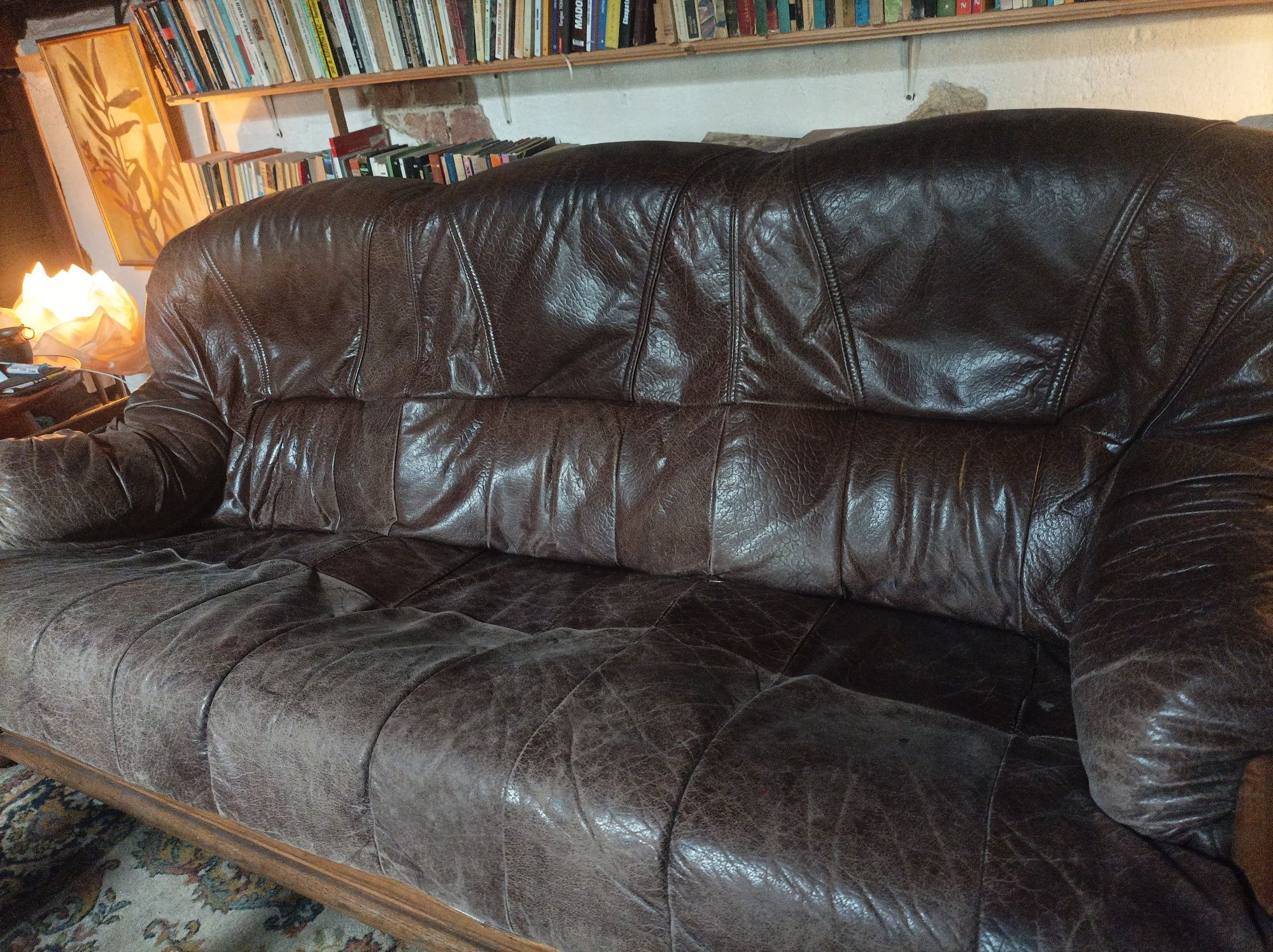 Set de 2 canapele și un fotoliu din lemn masiv și tapițerie din piele