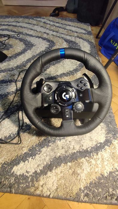 Logitech G923 TrueForce + лост за скорости.