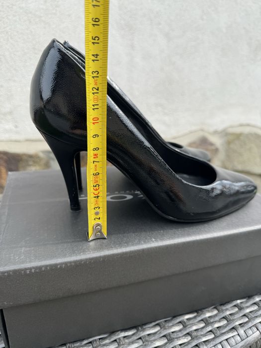 Pantofi cu toc negru