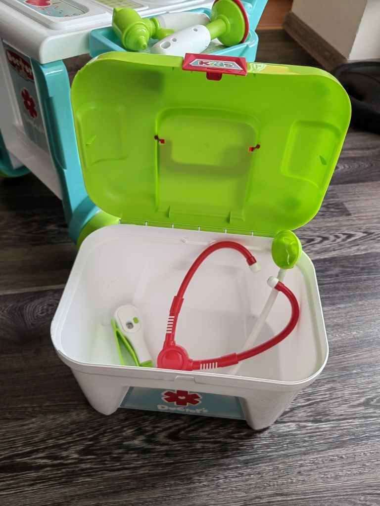 Детски лекарски комплект играчка в куфар