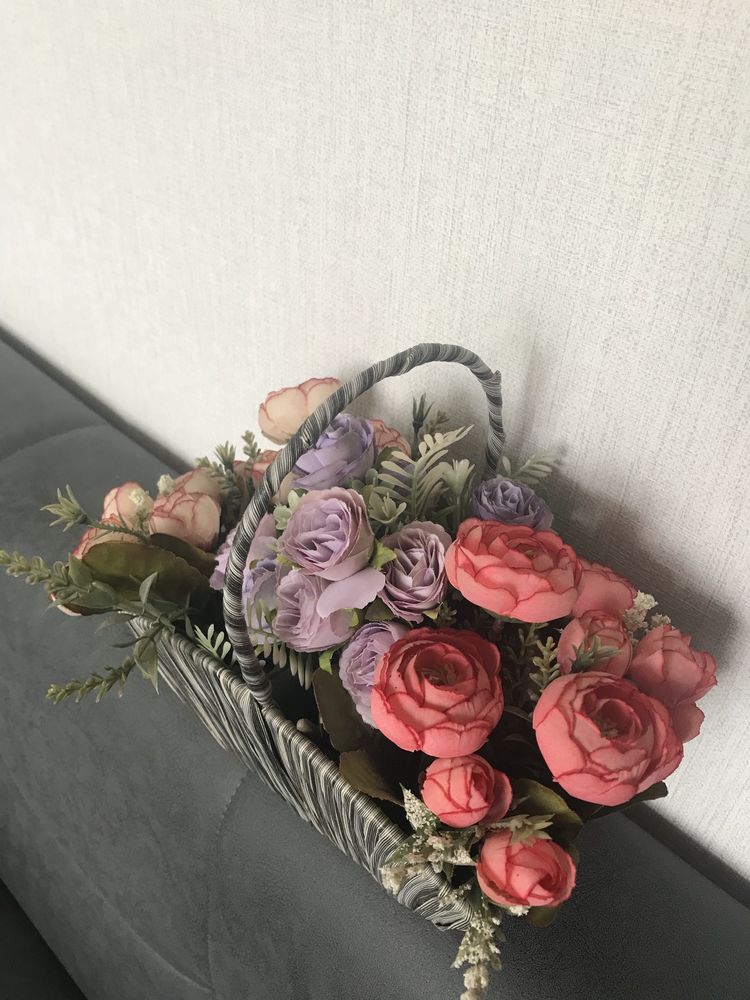 Цветы в корзине, подарок