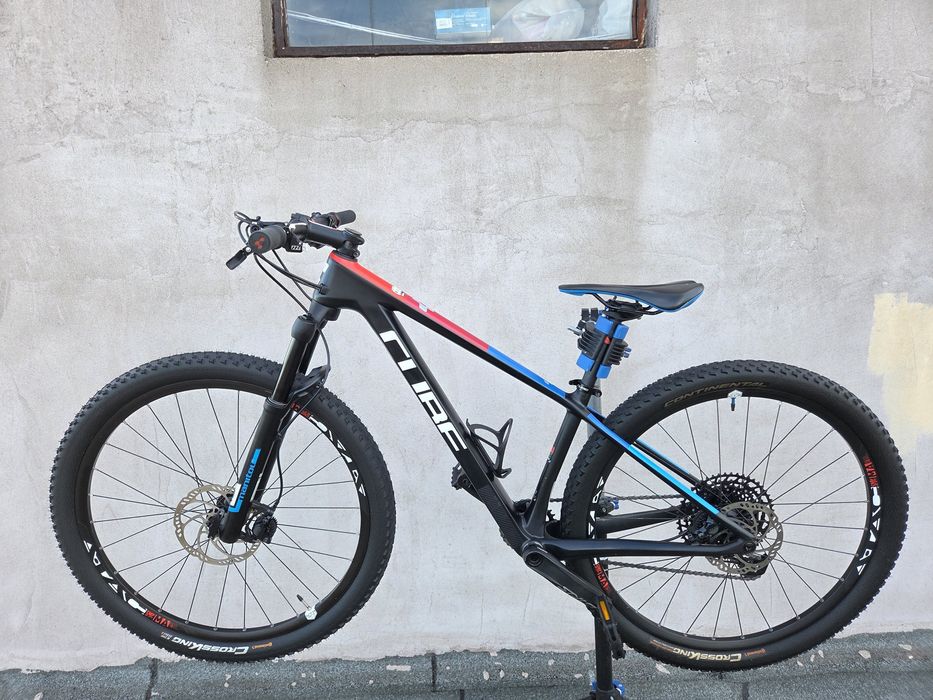 Bicicleta CUBE REACTION - carbon