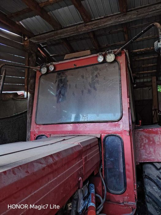 Tractor U650 cu remorca si plug