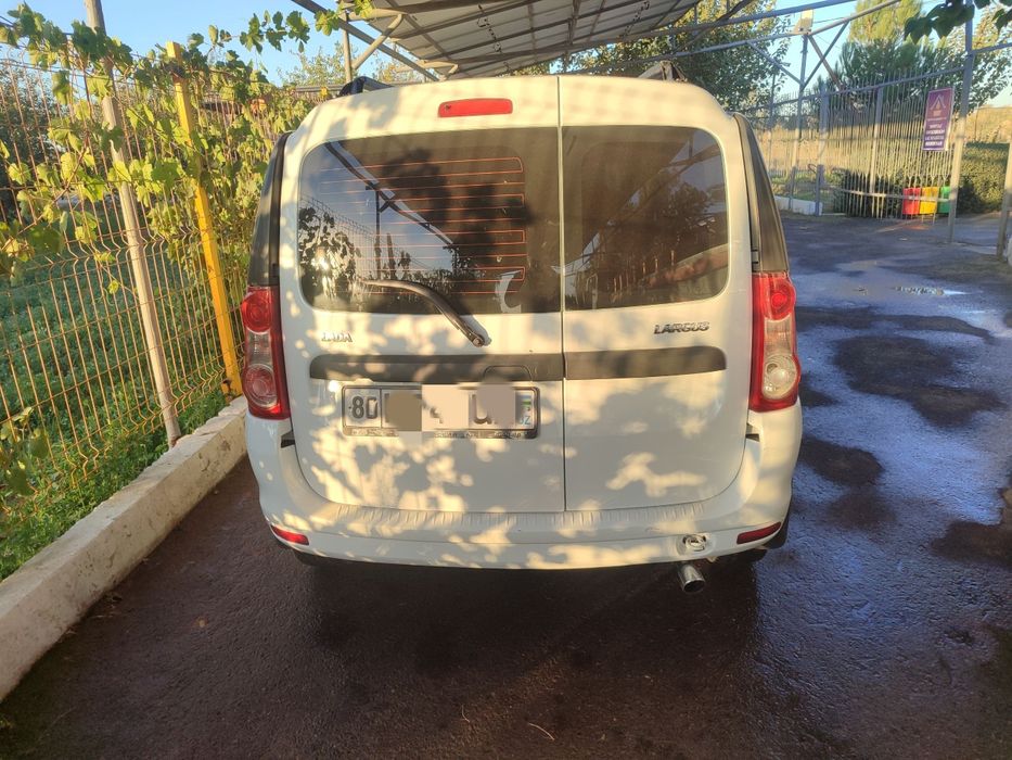 Lada Largus reno.1.8 tezda sotiladi