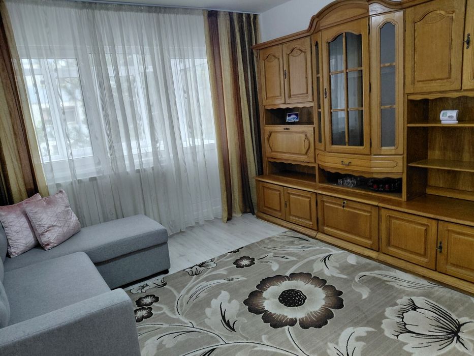 Inchiriez ap 3 camere Craiovita noua