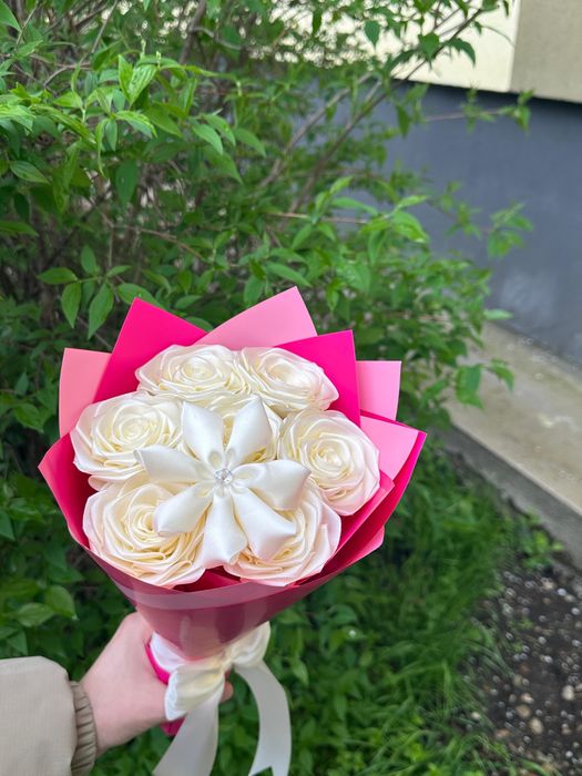 Trandafiri din satin